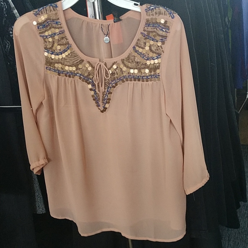 Buckle Shear Top